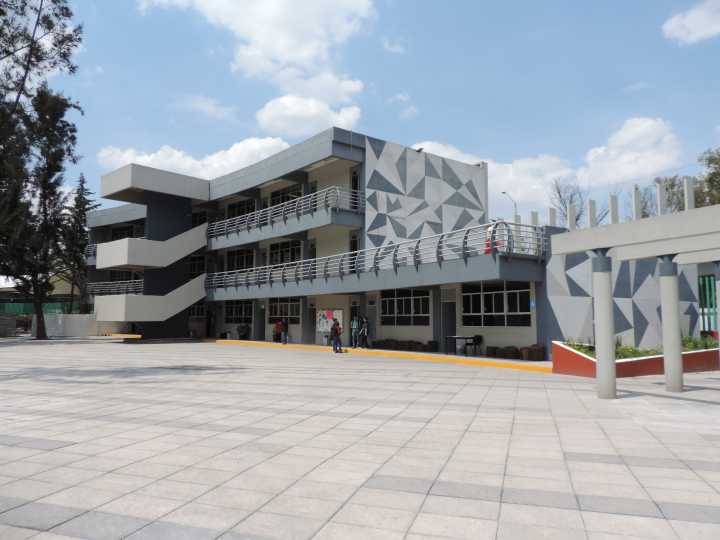 Presidenta afirma que no hay recorte a la educación superior