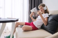 El uso constante de auriculares puede crear un «bañera de hidromasaje para la inflamación»