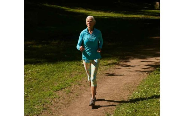 Caminar podría reducir el riesgo de alzhéimer