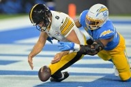 Deadspin | Chargers' defense dominates in win over Steelers