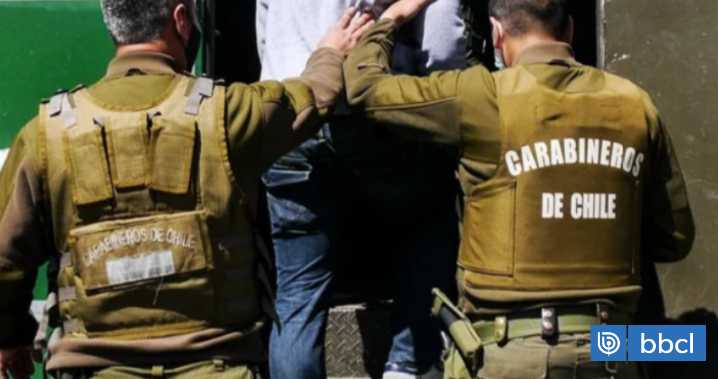 Detienen a tres personas por robo y homicidio en Quilicura: fueron sorprendidos quemando ropa