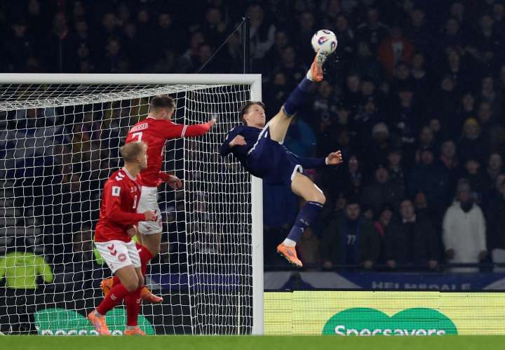 Deadspin | Scott McTominay's bicycle kick helps Scotland secure World Cup spot