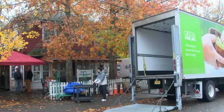 SW Portland food pantry sees surge in demand amid SNAP benefit delays