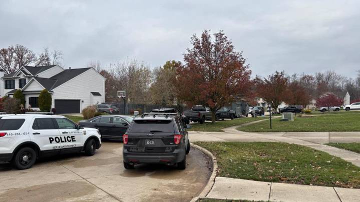 Strongsville police: Residents asked to remain indoors amid barricade situation on Gary Drive
