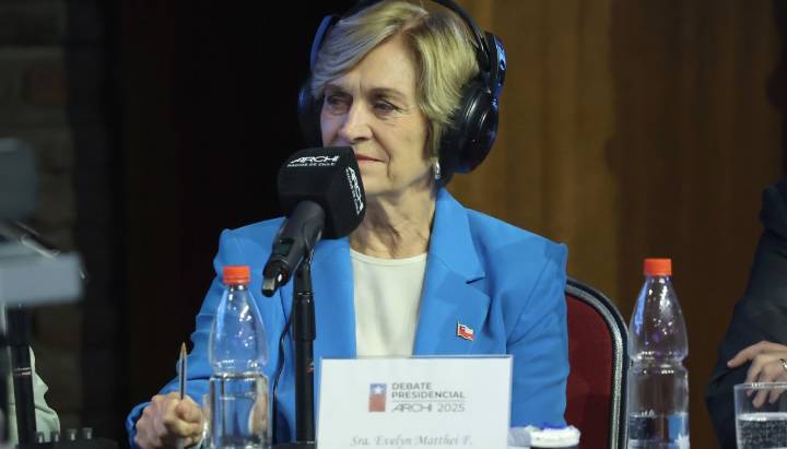 Evelyn Matthei y Plan de Búsqueda: "Estoy absolutamente a favor de cumplir con los DDHH"