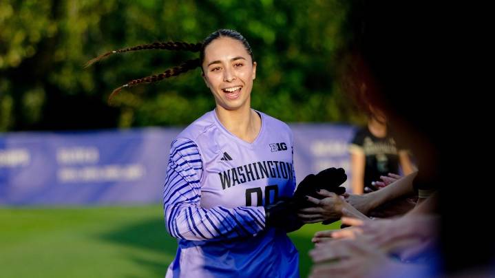 Washington women's soccer goalkeeper Mia Hamant dies at 21 after kidney cancer battle
