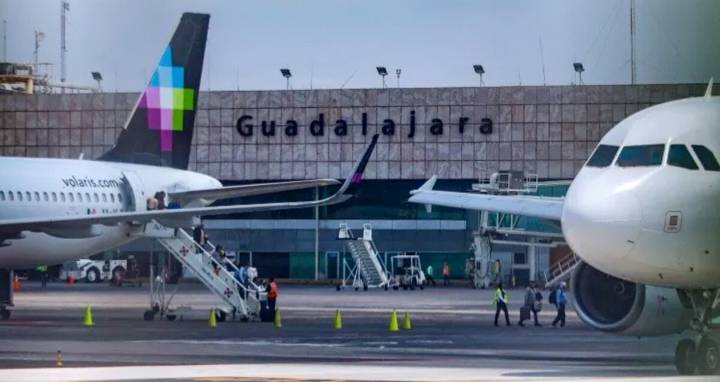 Hombre ingresa ilegalmente a pista de aterrizaje en Aeropuerto de Guadalajara y obliga a suspender operaciones