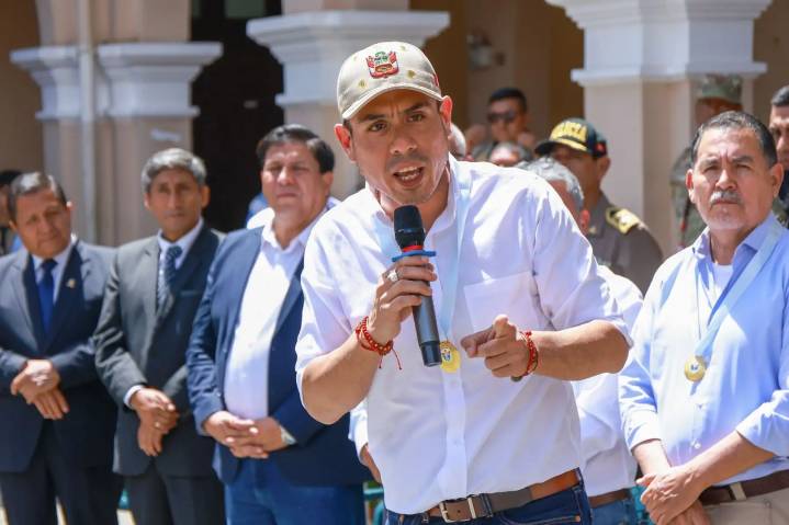 Presidente Jerí recorre nuevas instalaciones de la Universidad Nacional Alomía Robles