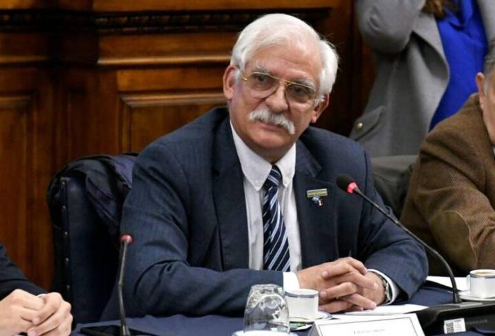 Envalentonado | Libertario salteño pidió a la izquierda cambiar la “hoz y el martillo” por la “almohada y el control remoto”