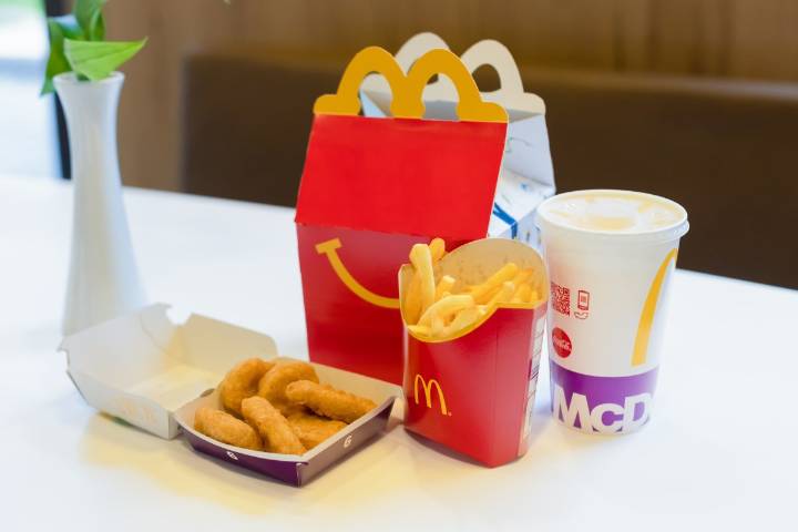 McDonald’s estrena nueva Cajita Feliz de Disneyland