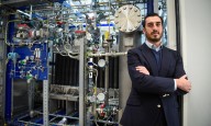 El fabricante de electrolizadores H2B2 suspende su proyecto en el puerto de Sevilla tras desplomarse sus ingresos un 68%