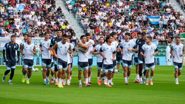 Locura por Argentina en España: más de 20.000 fanáticos presenciaron el entrenamiento