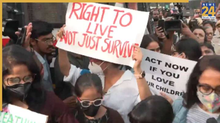 ‘Common people are dying’ – Delhi residents, students protest toxic air, several detained by police