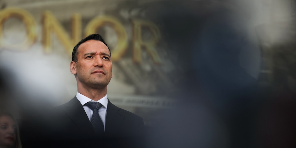 Radican moción de censura contra el ministro de Defensa tras las muertes de menores de edad en medio de bombardeos