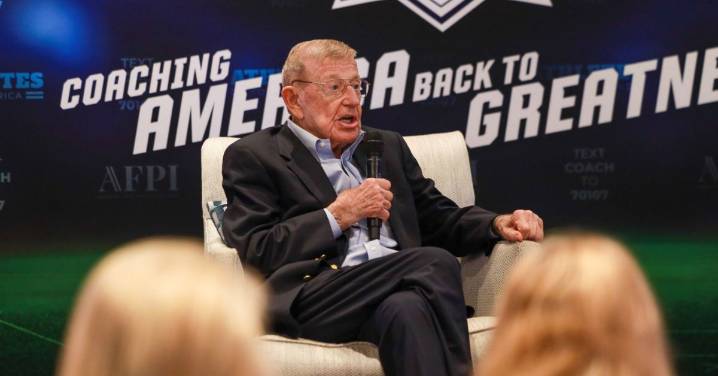 Notre Dame Legend Lou Holtz Makes Final Public Announcement at 88