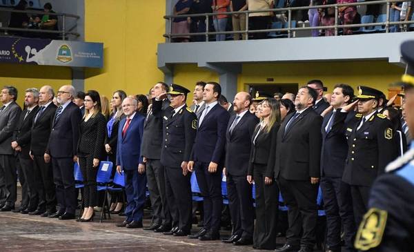 "Desde una mirada constitucional": el ministro González celebró los 65 años de la Policía