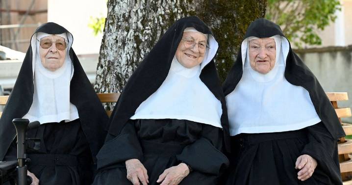 Elderly Austrian nuns who broke back into their convent will be allowed to stay. But there are conditions