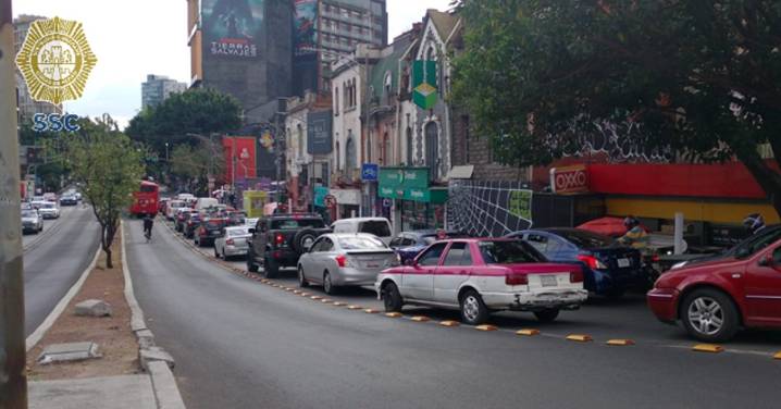 Avance lento y vehículos varados afectan traslado de capitalinos este jueves