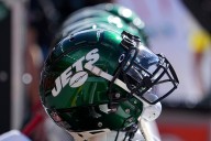 Jets top weapon exits game with concerning injury