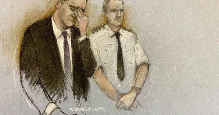 Hombre se declara culpable de embestir a multitud en desfile de fútbol en Liverpool