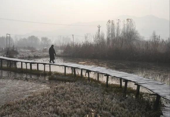 Kashmir feels winter’s early bite