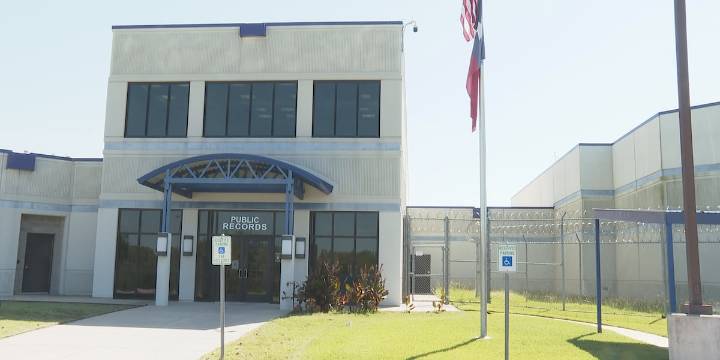 Brazos County inmate tries to escape on roof of Detention Center