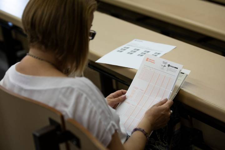 Educación podrá exigir el C2 de catalán a los nuevos profesores y en las oposiciones