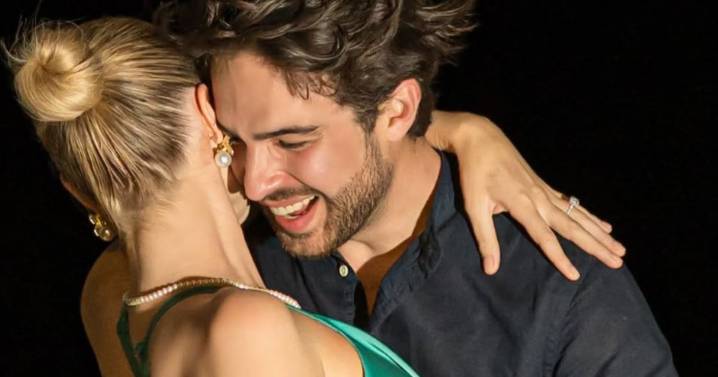 Participante de Miss Universo se compromete después del certamen de belleza