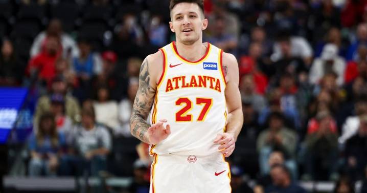 Krejci scores career-high 28 points as Hawks send Clippers to fifth straight loss, 105