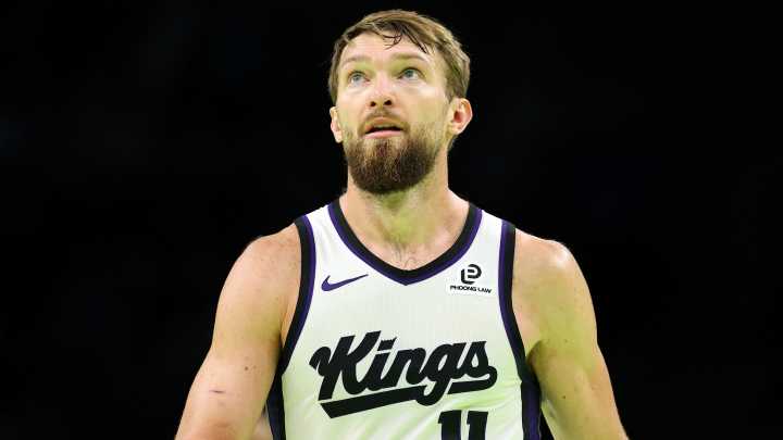 Kings' Domantas Sabonis (left knee) out 3