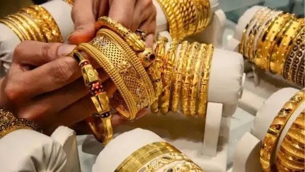 Gold declines Rs 600 to Rs 1.26 lakh/10g in Delhi markets