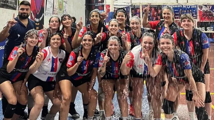 El Club Atlético Llavallol ascendió con las chicas en el voley