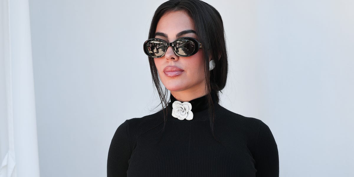 Tank top de Prada y pantalones vaqueros: Georgina Rodríguez acierta con el uniforme preferido por las expertas en moda