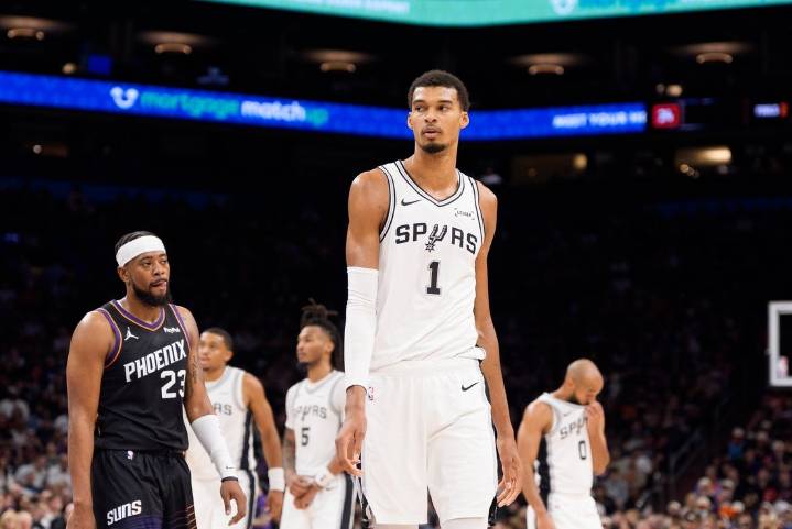 Deadspin | Spurs seek rebound as red-hot Rockets visit for NBA Cup