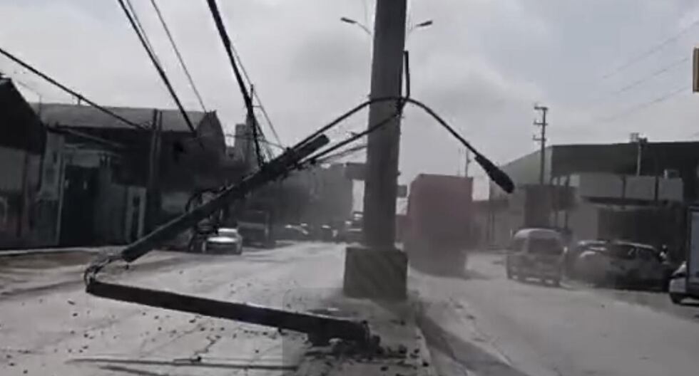 Callao: poste de alumbrado público cae en plena transmisión en vivo de medio local