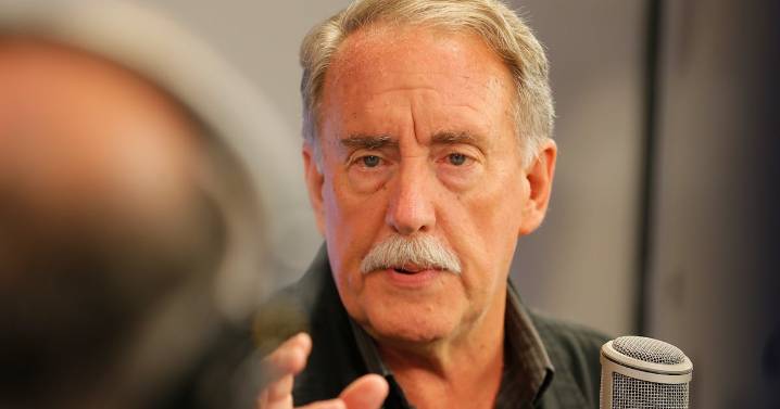 La encendida frase de Artés: “Estaré incluso con los estudiantes que tiran la bomba molotov”