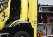 Confinados los vecinos de un barrio de Arriondas por la fuga de una sustancia corrosiva de un camión