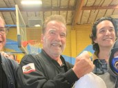 En California: fueron a buscar comida gratis y recibieron un regalo de Arnold Schwarzenegger