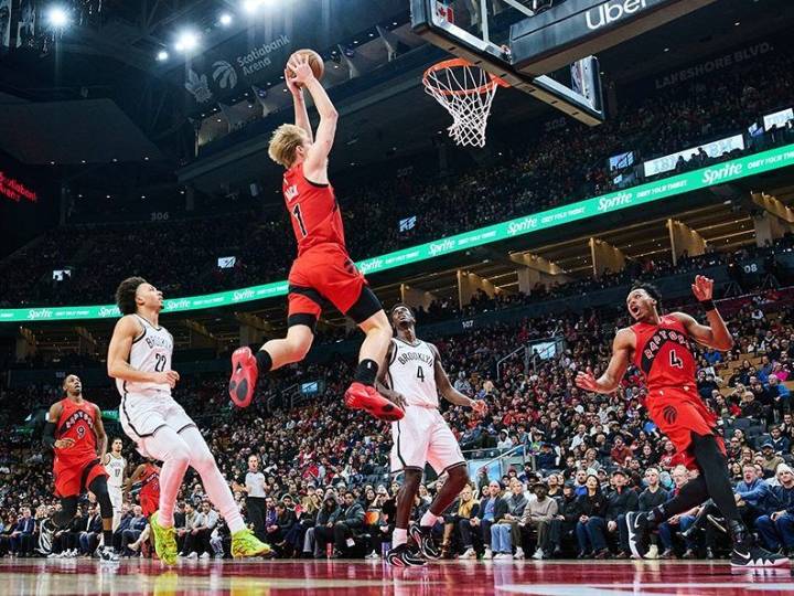 Raptors pull away in the fourth quarter for seventh victory in a row