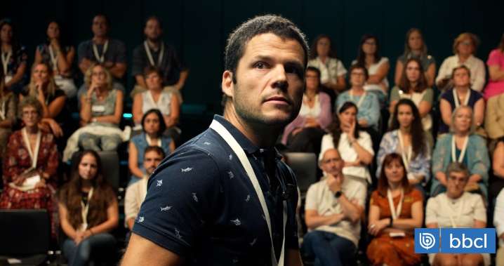 Conferencista conocido por dar la vuelta al mundo a pie estará dando conferencia en Santiago