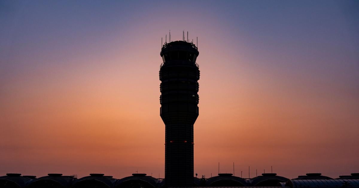 Security threat halts flights at Washington's Ronald Reagan airport, FAA says