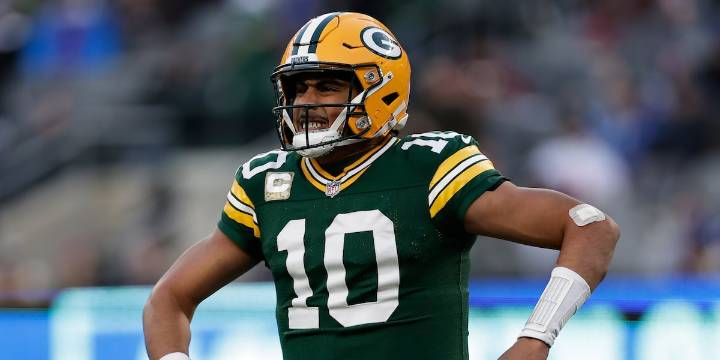 Jordan Love throws 2 TD passes as Packers beat Giants 27