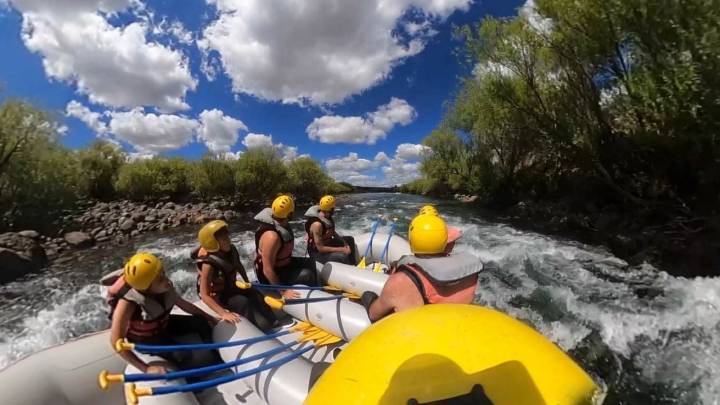 Aventura en el río Chimehuin: guía para llegar y disfrutar del rafting con precaución