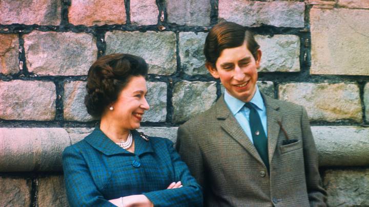 The subtle way King Charles III's Remembrance Sunday wreath will pay tribute to his beloved mother and grandfather