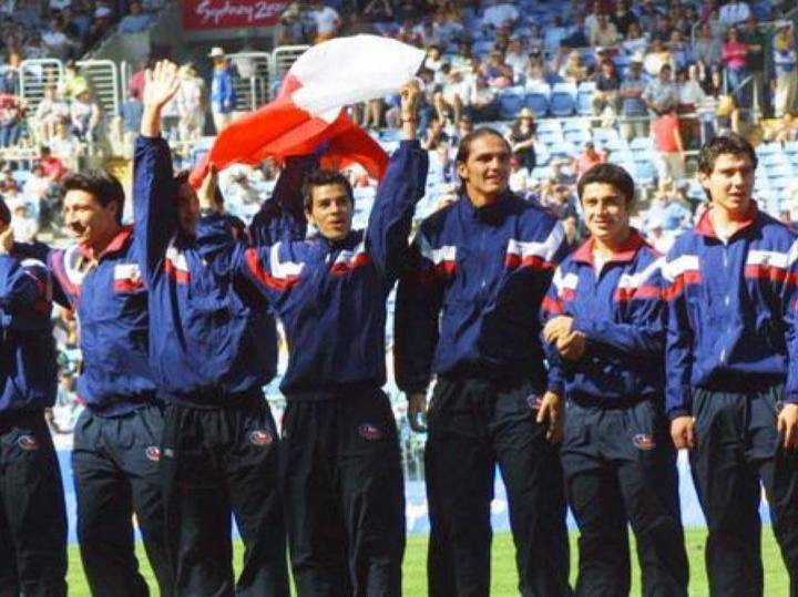 ¿Vuelven los cracks? Leyendas de la Roja se reencuentran en La Florida y Chilevisión transmitirá el...