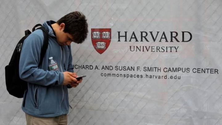 Harvard sufrió un ataque de vishing y quedaron expuestos datos de miles de alumnos