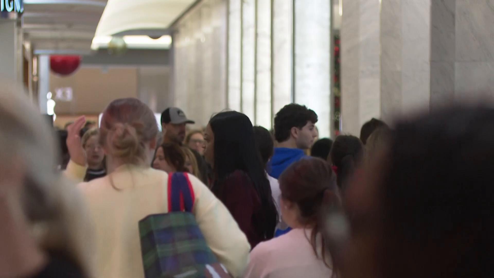 Shoppers flood New Orleans area mall hoping for Black Friday deals