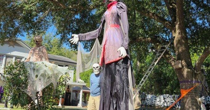 Jasper couple went all-out with Halloween decorations
