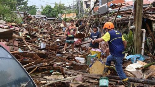 Filipinas eleva a 66 el número de muertos por tifón Kalmaegi