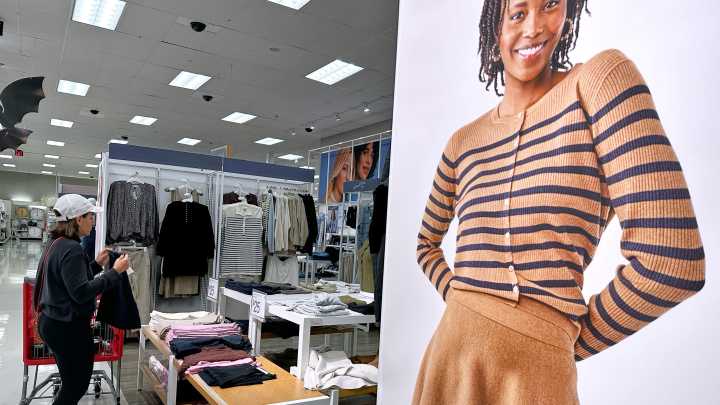 National Retail Federation predicts first $1 trillion holiday shopping season